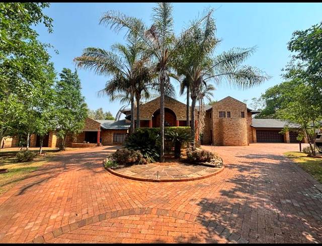 6 BEDROOM HOUSE FOR SALE IN DIE HOEWES